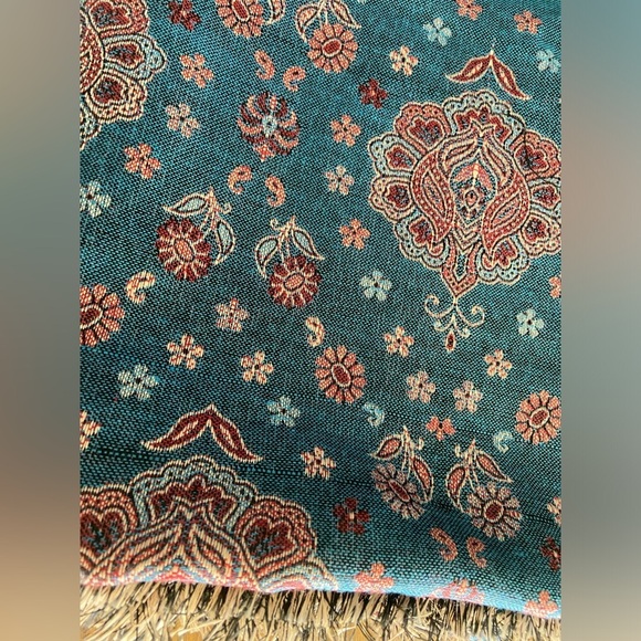 Beautiful light reversible Paisley Brocade Tassel Large Scarf Pashmina Throw - Picture 12 of 13
